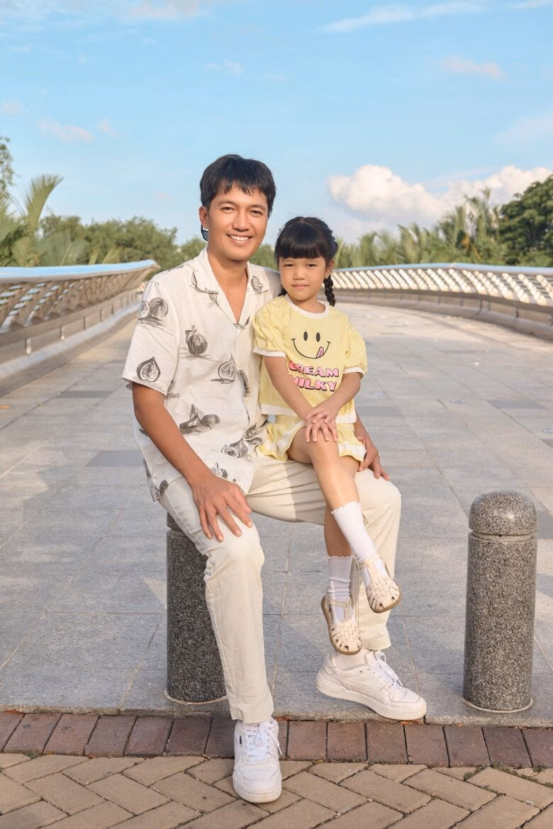 Quang Tuấn không ngần ngại thể hiện tình yêu thương vô bờ bến dành cho con gái trên sóng truyền hình.