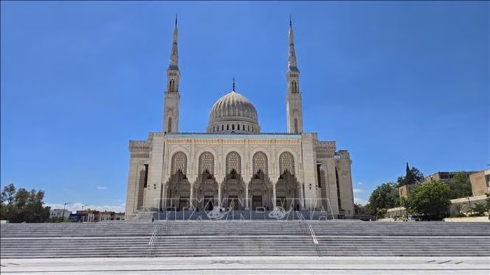 Nhà thờ Hồi giáo Emir Abdelkader là biểu tượng của đức tin và kiến trúc Hồi giáo tại Constantine.
